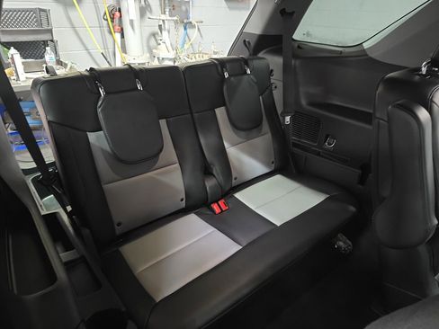 Used 2023 Ford Explorer XLT w/ Equipment Group 202A AWD/4WD image 14