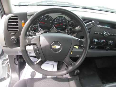 Used 2011 Chevrolet Silverado 2500 W/T AWD/4WD image 17