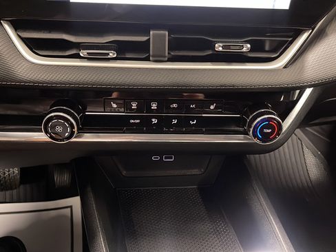 Used 2026 Chevrolet Equinox LT w/ LPO, Floor Liner Package FWD image 10