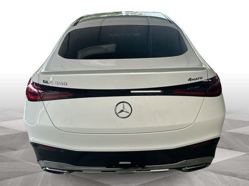 Used 2025 Mercedes-Benz GLC 300 4MATIC w/ AMG Line image 7