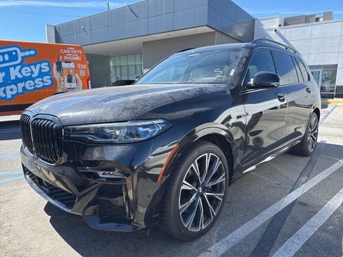 Used 2021 BMW X7 M50i image 1