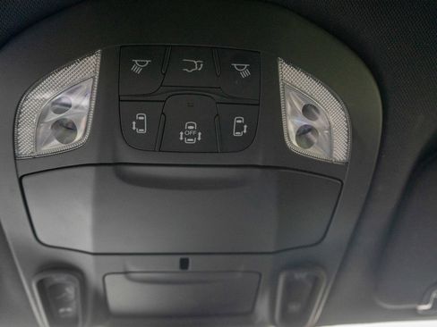 Used 2025 Chrysler Pacifica Limited FWD image 24