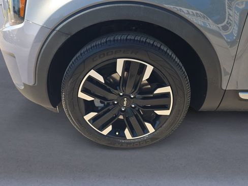 Used 2024 Kia Telluride SX w/ Towing Package FWD image 9