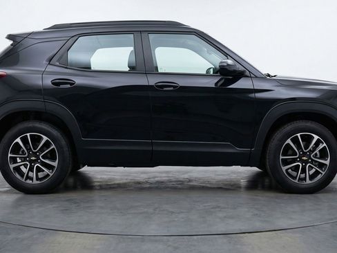 Used 2025 Chevrolet TrailBlazer LT FWD image 11