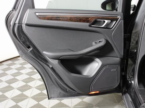 Used 2024 Porsche Macan image 33