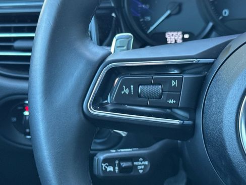 Used 2025 Porsche Macan AWD/4WD image 30