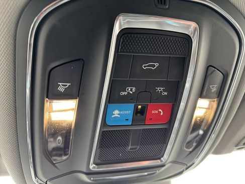 Certified 2023 Jeep Grand Cherokee Limited w/ Black Appearance Package image 16