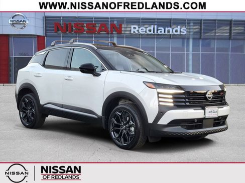 New 2026 Nissan Kicks SR FWD image 1