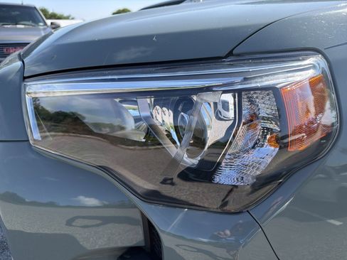 Used 2023 Toyota 4Runner TRD Off-Road Premium w/ Moonroof Package AWD/4WD image 10