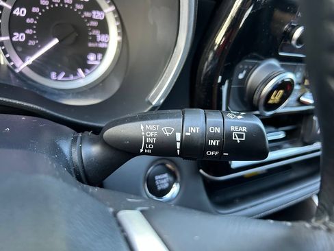 Used 2023 Toyota Highlander XLE FWD image 23