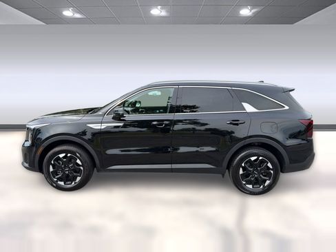 Used 2024 Kia Sorento S AWD/4WD image 2