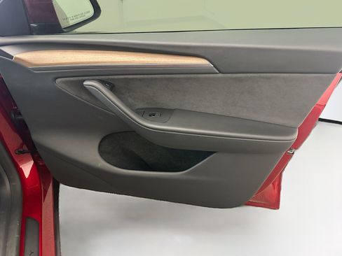 Used 2024 Tesla Model Y Long Range image 32