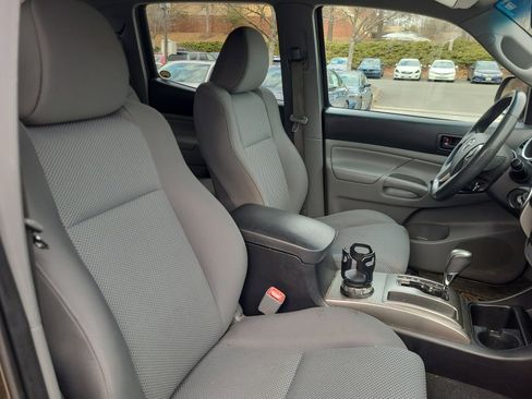 Used 2015 Toyota Tacoma 4x4 Double Cab w/ TRD Sport Package image 30