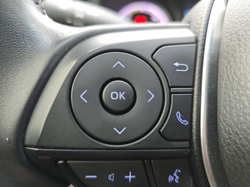 Used 2022 Toyota Venza LE image 17