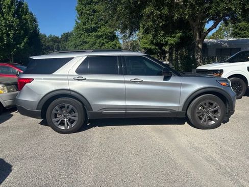 Used 2022 Ford Explorer XLT w/ Equipment Group 202A RWD image 4