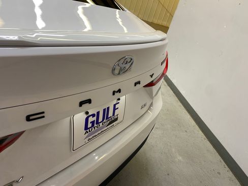Used 2025 Toyota Camry SE w/ Convenience Package FWD image 15