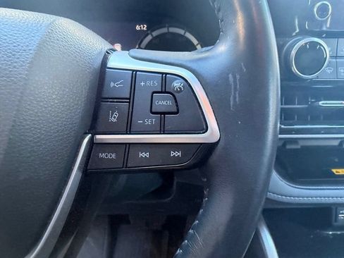 Used 2023 Toyota Highlander XLE FWD image 15