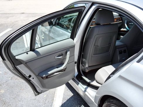 Used 2006 BMW 325i Sedan RWD image 11