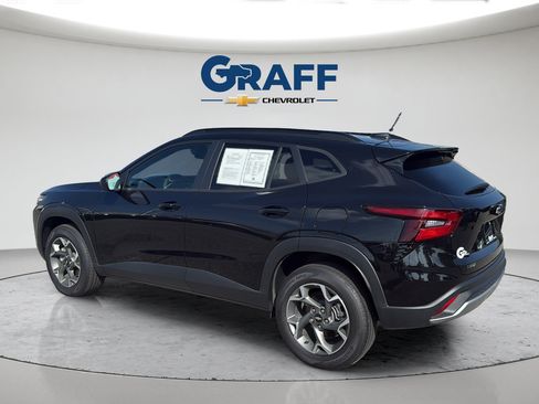 Used 2025 Chevrolet Trax LT w/ Driver Confidence Package FWD image 14
