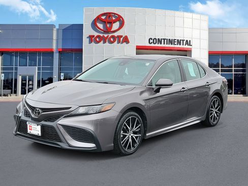 Certified 2024 Toyota Camry SE FWD image 3