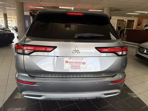 Used 2024 Mitsubishi Outlander SE Black Edition image 7