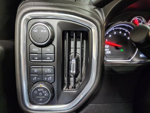 Used 2020 Chevrolet Silverado 1500 LT Trail Boss image 38