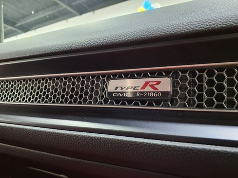 Used 2024 Honda Civic Type R image 9