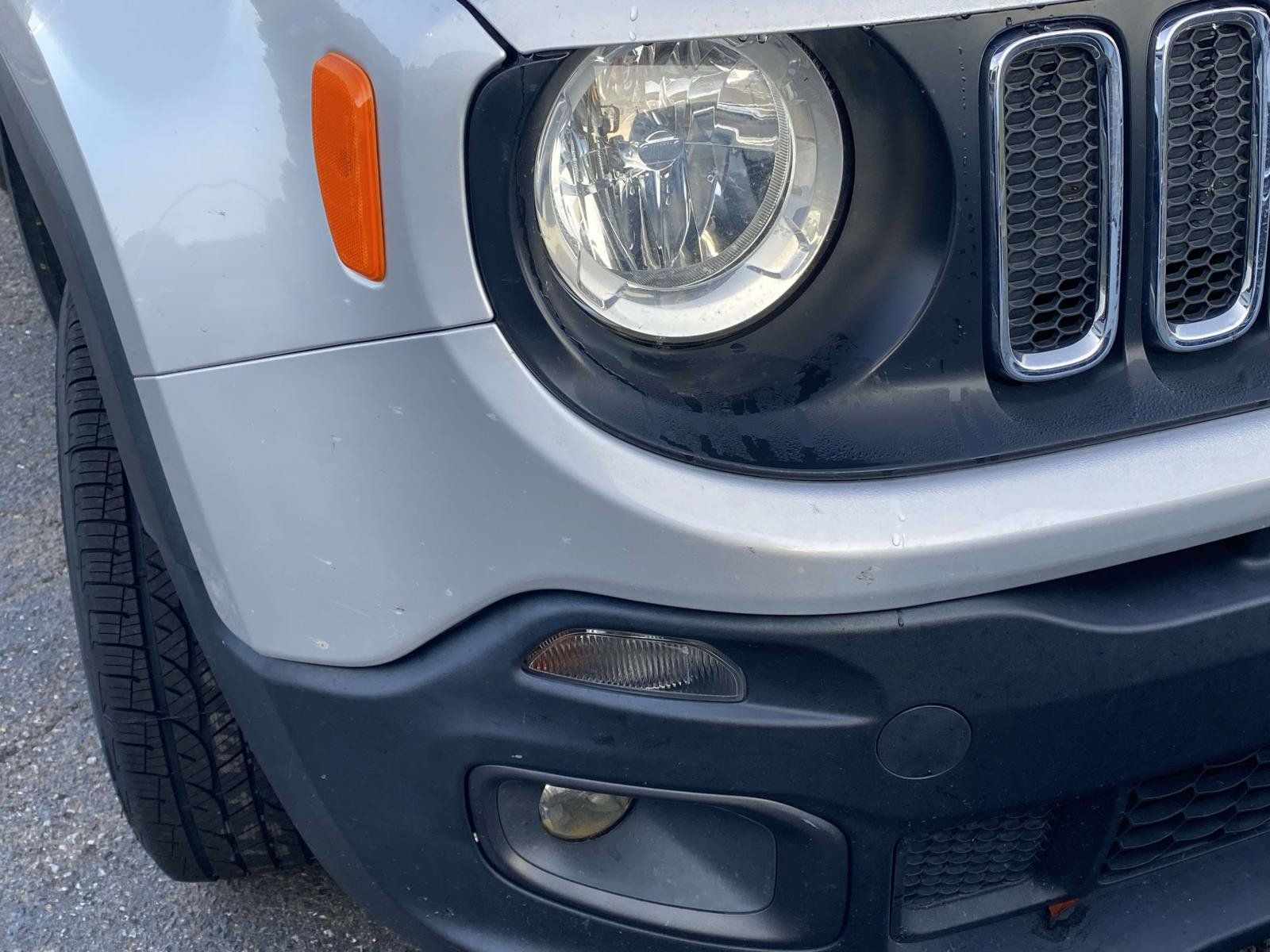 Used 2018 Jeep Renegade Latitude w/ Cold Weather Group AWD/4WD image 3
