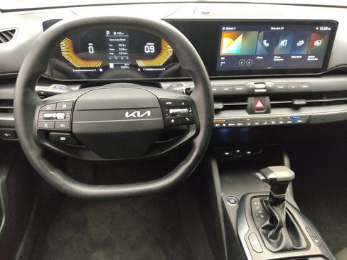 Used 2025 Kia K4 FWD image 22