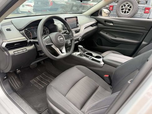 Used 2024 Nissan Altima 2.5 SV FWD image 18