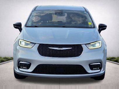 Used 2024 Chrysler Pacifica Touring-L