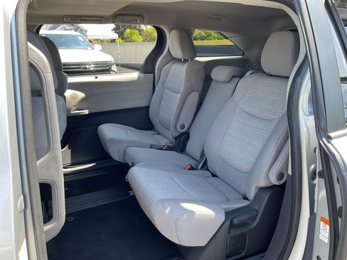 Used 2023 Toyota Sienna LE w/ LE Plus Package FWD image 19