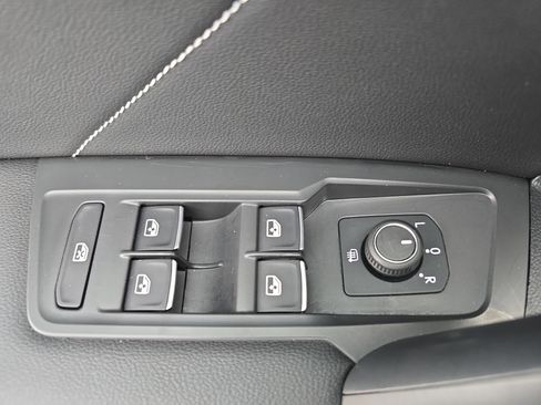 Certified 2022 Volkswagen Tiguan SE w/ Panoramic Sunroof Package image 28