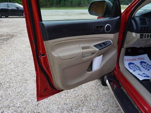 Used 2012 Toyota Tacoma PreRunner image 25