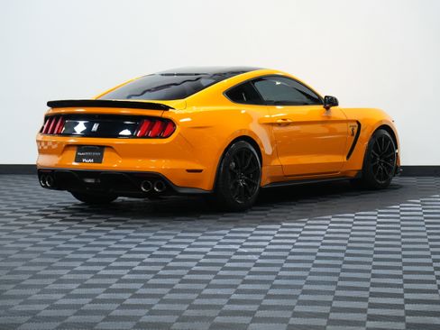 Used 2018 Ford Mustang Shelby GT350 image 6