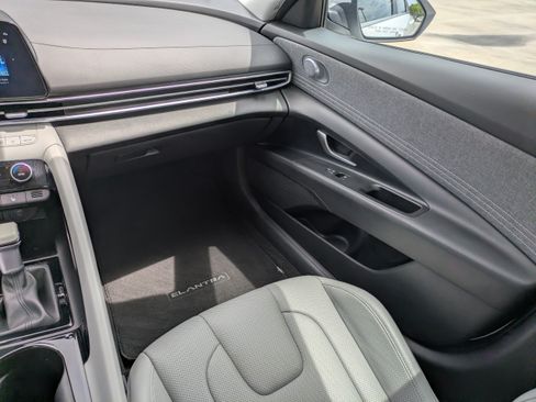 Certified 2024 Hyundai Elantra Limited FWD image 15
