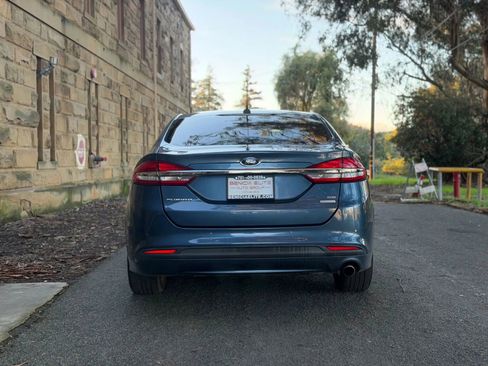 Used 2018 Ford Fusion SE w/ Fusion SE Technology Package image 5