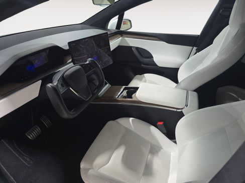 Used 2022 Tesla Model X image 4