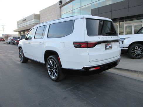 Used 2023 Jeep Wagoneer L Series III w/ Premium Group I image 7