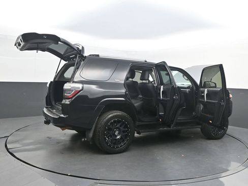 Used 2017 Toyota 4Runner SR5 AWD/4WD image 42