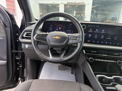 Used 2024 Chevrolet Traverse LT FWD image 13