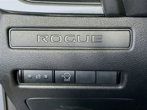 Used 2023 Nissan Rogue S image 11