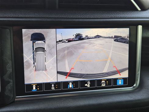 Used 2021 GMC Yukon Denali w/ Denali Premium Package image 19