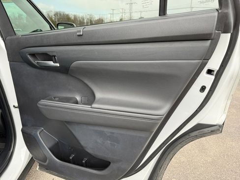 Certified 2024 Toyota Highlander XSE image 28