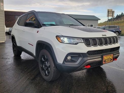 Used 2024 Jeep Compass Trailhawk image 3