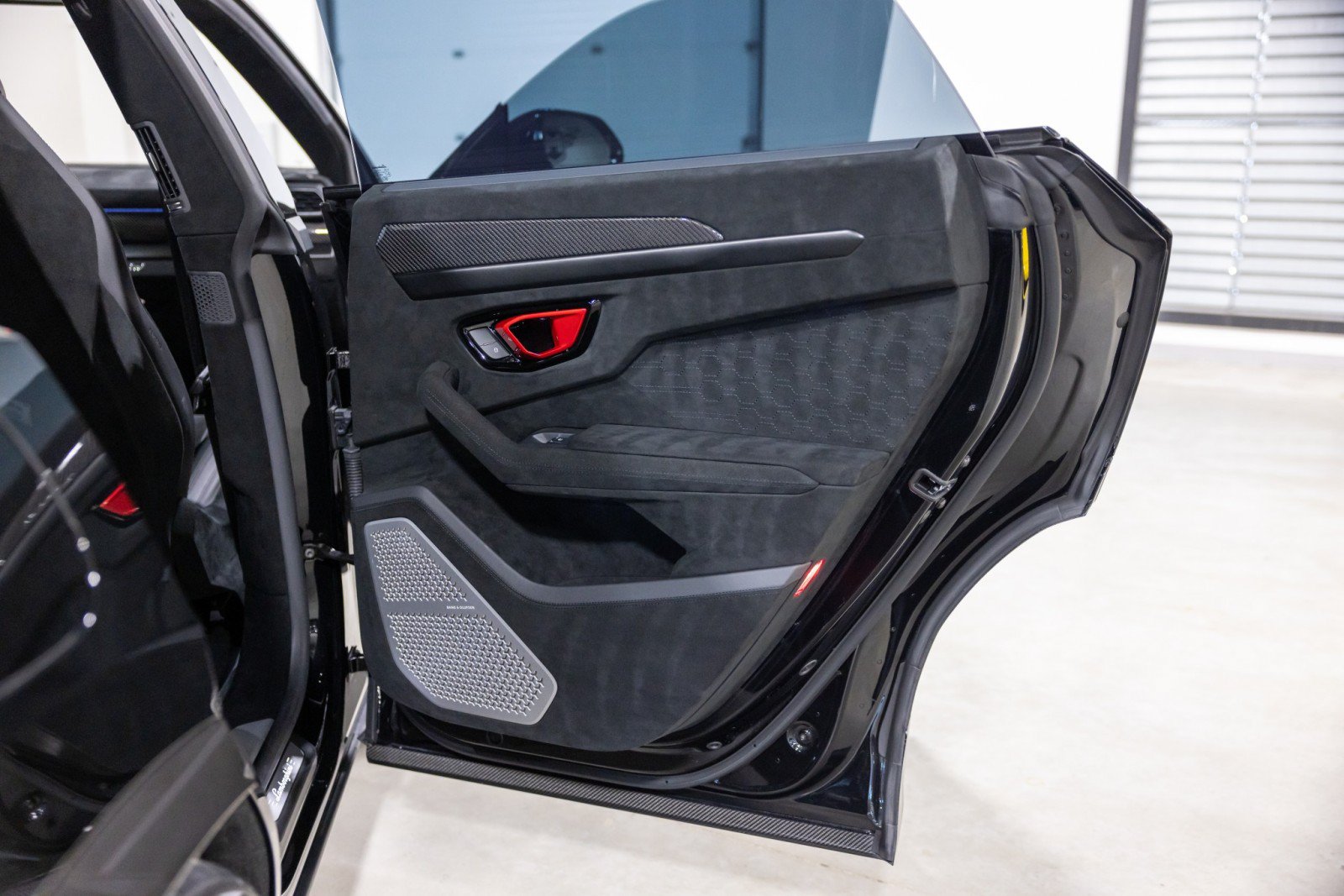 Used 2024 Lamborghini Urus Performante AWD/4WD image 29