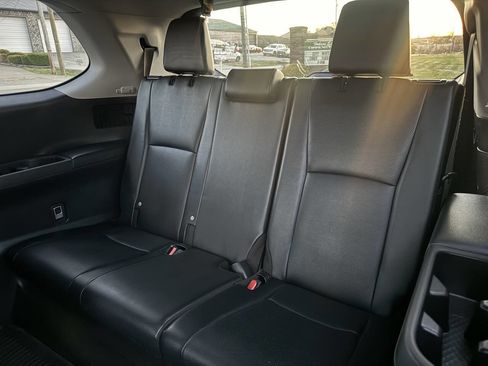 Used 2024 Toyota Grand Highlander AWD image 18