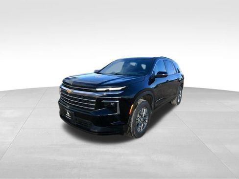 Used 2025 Chevrolet Traverse LT image 4