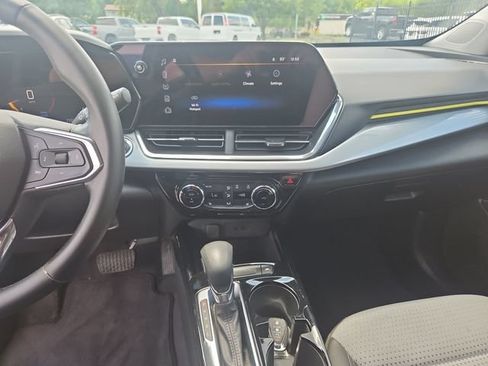 Used 2024 Chevrolet Trax LT w/ Driver Confidence Package FWD image 18