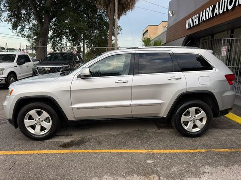 Used 2011 Jeep Grand Cherokee Laredo AWD/4WD image 4
